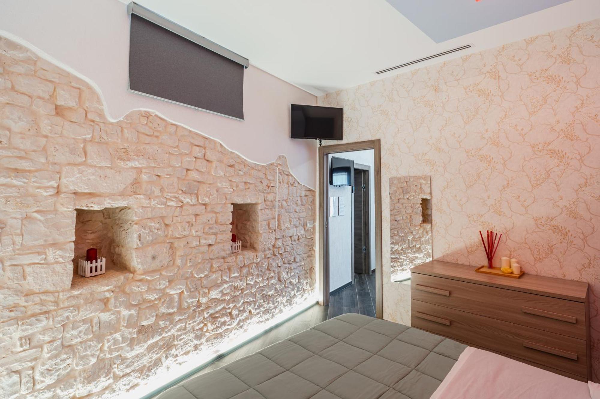 Luxuite Spa Con Piscina E Jacuzzi อัลเบโรเบลโล ภายนอก รูปภาพ